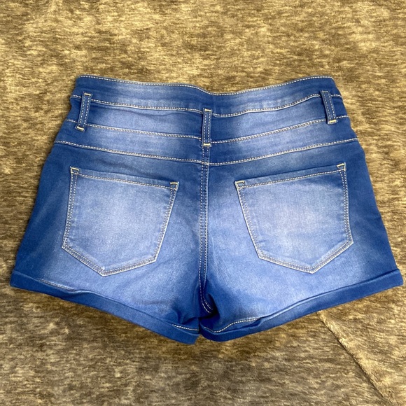 Juniors 9 high waisted button up Jean shorts. Worn once. EUC 💕 - Picture 6 of 6